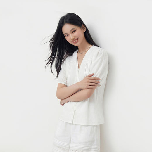 森马短袖衬衫女夏盐缩肌理白色泡泡袖花边V领设计感甜美俏皮衬衣 商品图2