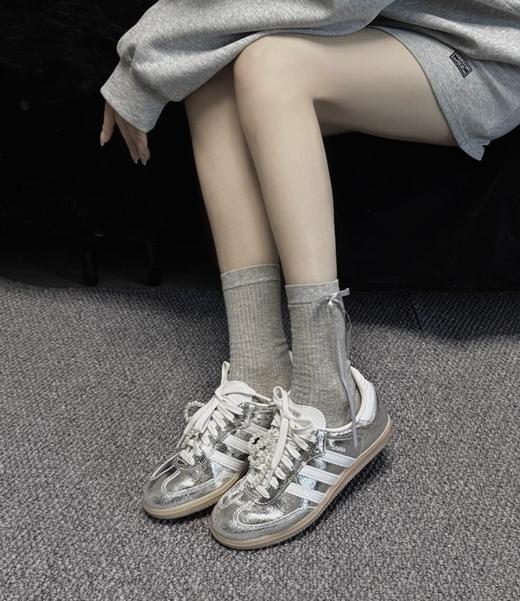 【春上新】【春上新】【新品】6楼三叶草金属银裂纹女德训鞋JR0035吊牌价899 商品图1