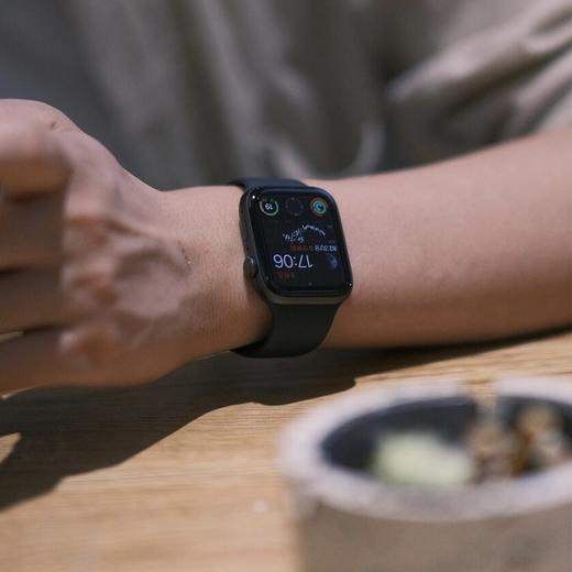 疯抢中！！【中国500强 创维Watch 6智能手表】防跌倒SOS预警 健康检测 佩戴舒适 两色可选/防水/运动监测等多功能 商品图3