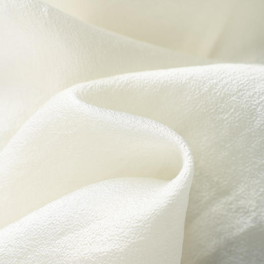 「高货wl」全新升级【铂金会员275/天猫369/差价94】(05137)洛诗琳法式飘带领天丝衬衫2026春季新款优雅花朵装饰上衣 商品图3