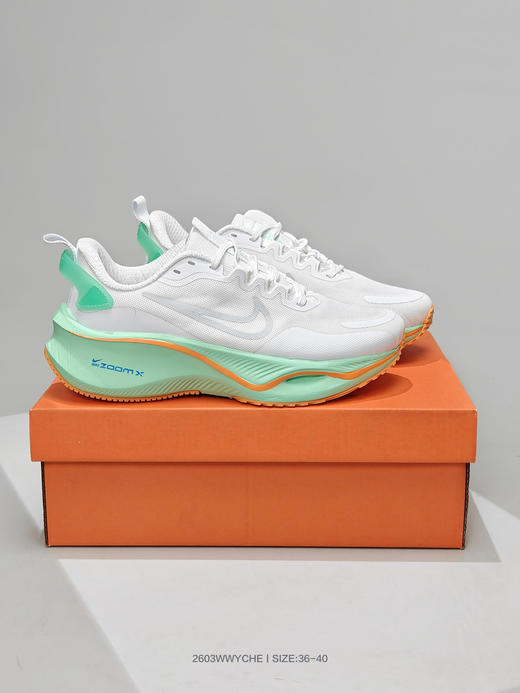 耐克 Zoomx  Plus 超级飞马登月慢跑鞋 商品图3