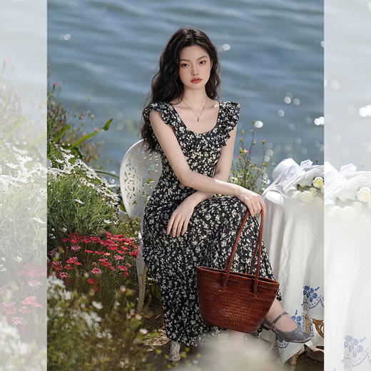 西遇黑色碎花连衣裙女2026年春夏新款v领荷叶边无袖设计感长裙E0060176 商品图1