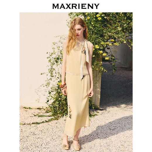 【商场同款】MAXRIENY精致日常感立体花半裙25秋修身直筒中长裙(货号:MC86SK257) 商品图2