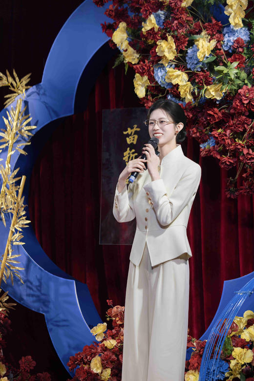 法小曼*子珍时尚新中式杏色西装女总裁演讲主持职业套装春季商务工作服 商品图0