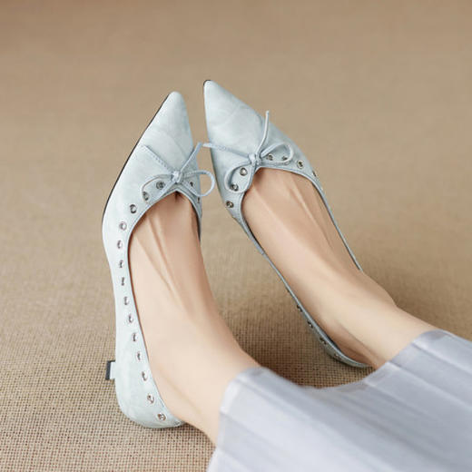 【预售5天】设计感小众铆钉浅口单鞋法式通勤蝴蝶结显瘦尖头小跟鞋DB&M6696 商品图2
