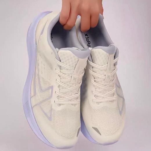 6楼特步运动女士跑鞋两千公里5代874118110024帆白/浅霜蓝 商品图5