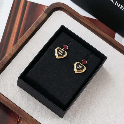 chanel 26p  限定款红黑撞色珐琅爱心耳钉（XTY） 商品图5