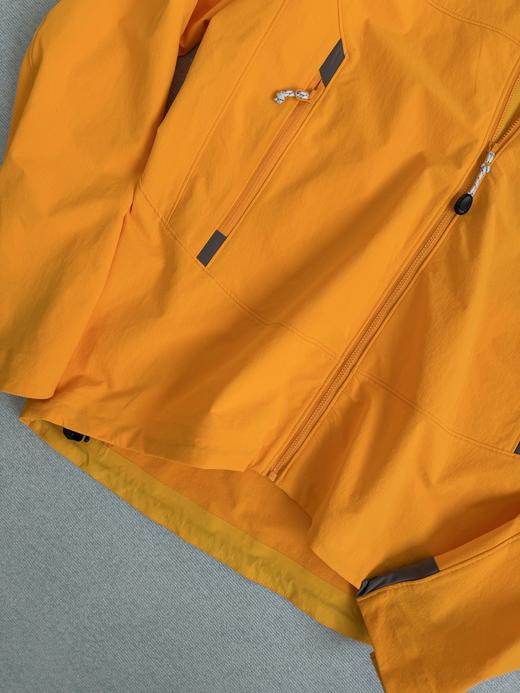 点此购买 始祖鸟gamma hoody春秋季不加绒软壳男女情侣款冲锋衣 ggd 341725 商品图10