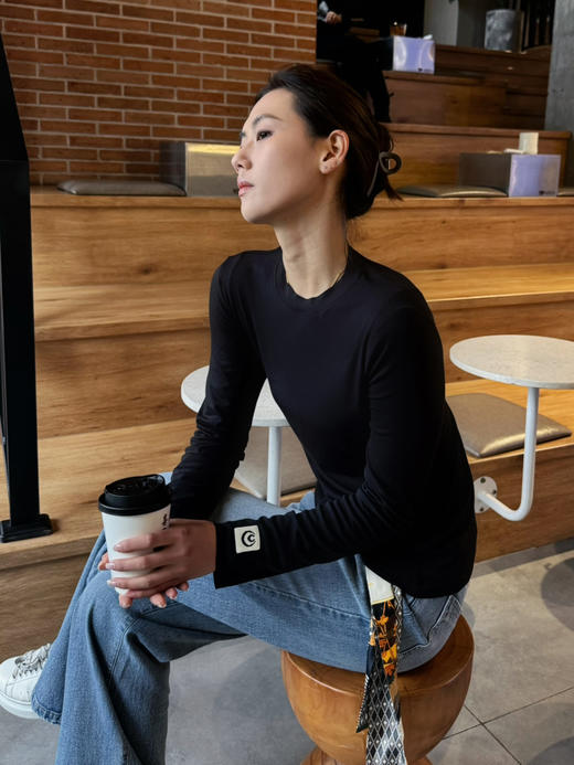 【纸片人系列】噢蜜ooomeooo高弹修身正肩月亮刺绣长袖t“限时赠送丝巾” 商品图11