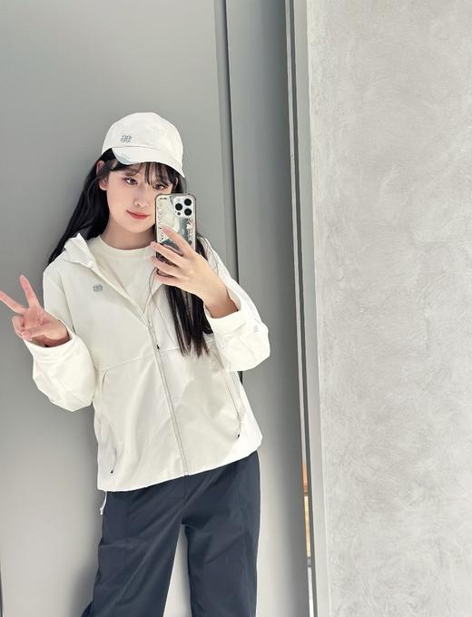 一店k （一批小整单！）诗诗代盐同款！26早春心动户外单品！70D GORE-TEX 2L面料！无束缚上身太舒服啦！宽松不臃肿包容性绝了！小个子穿显精神！微胖穿藏肉肉！女士微拉绒连帽防风夹克外套！ 商品图7