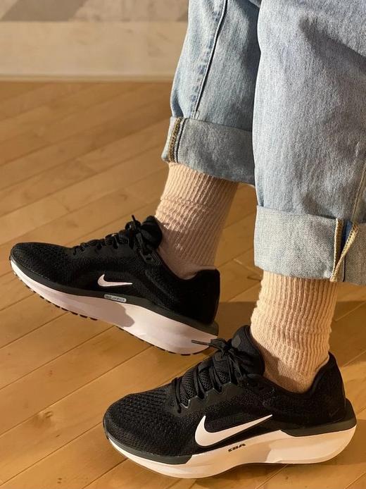 【假一罚三】💥温柔有“韧”力，说的就是这双Nike Winflo 11米红啦！ 👟轻盈到飞起，迈步就像踩了云。稳扎稳打的缓震，跑起来那叫一个安心～ 商品图4