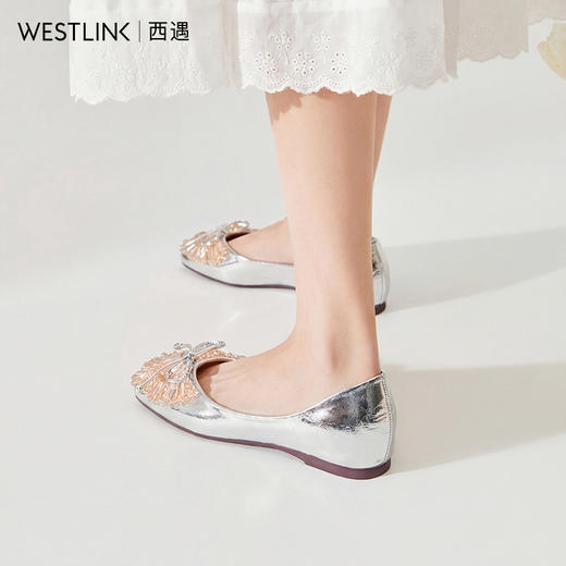 西遇浅口单鞋女2026春季新款一脚蹬蝴蝶结水钻软底舒适平底鞋子V0166275 商品图3