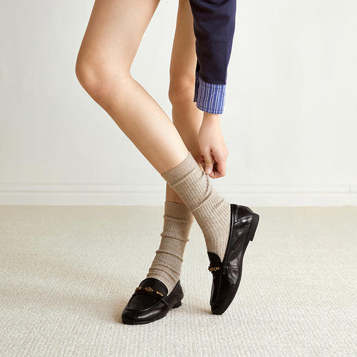 千百度轻奢羊皮乐福鞋女2026春季新款黑色豆豆鞋薄底平底深口单鞋A26169721 商品图4