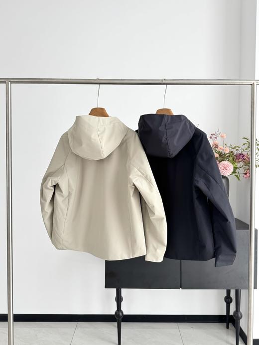 点此购买 可隆春秋季女士防风防泼水连帽冲锋衣 bk 341611 商品图1