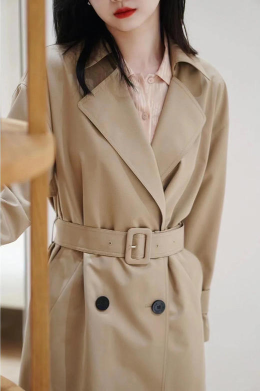 【高品质私服】【IC丝羊毛平纹布双排扣风衣】百搭经典的驼色 满载洒脱时髦N1211-CC【无标出货 介意慎拍】 商品图4