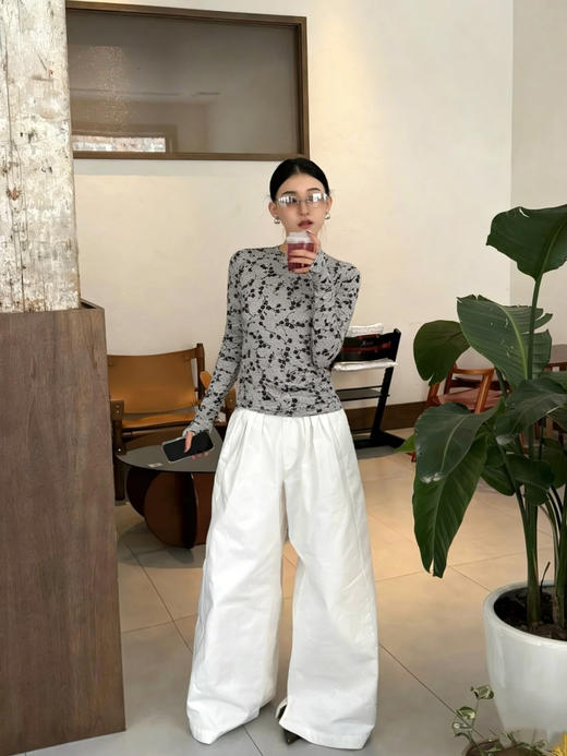 天猫同步【私藏尖货！】拉夏贝尔/La Chapelle复古文艺植绒碎花设计长袖T恤柔软圆领百搭长袖打底衫 商品图6