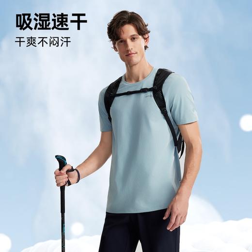 诺诗兰 向岩II男式圆领短袖T恤  采用UPF50+防晒科技，户外出行更安心。面料吸湿速干，搭配高弹力设计，穿着舒适自在。NTSGT5323E 商品图3