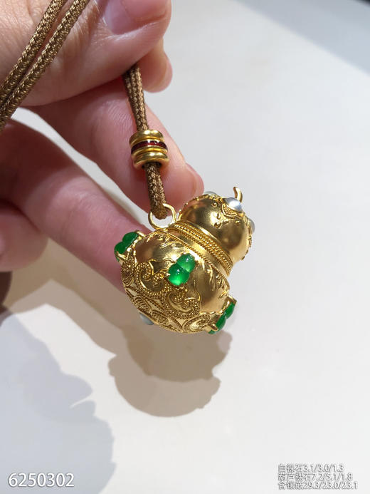 6250302，老坑艳绿葫芦吊坠。具体价格微信咨询 商品图0
