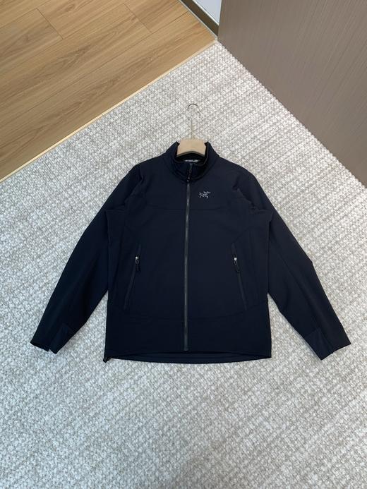 点此购买 始祖鸟JACKET LT春秋季男士软壳立领冲锋衣夹克 ye 341680 商品图11