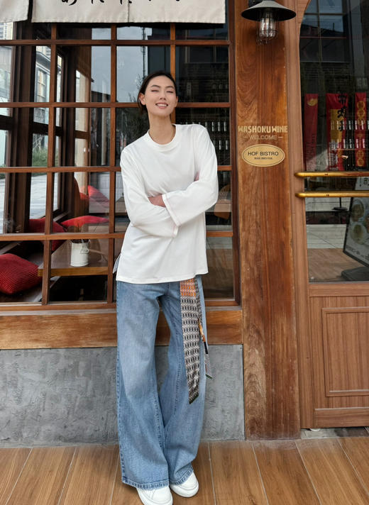 【穿不腻的白月光】噢蜜ooomeooo持久如新下摆开衩T“限时赠送真丝丝巾” 商品图1