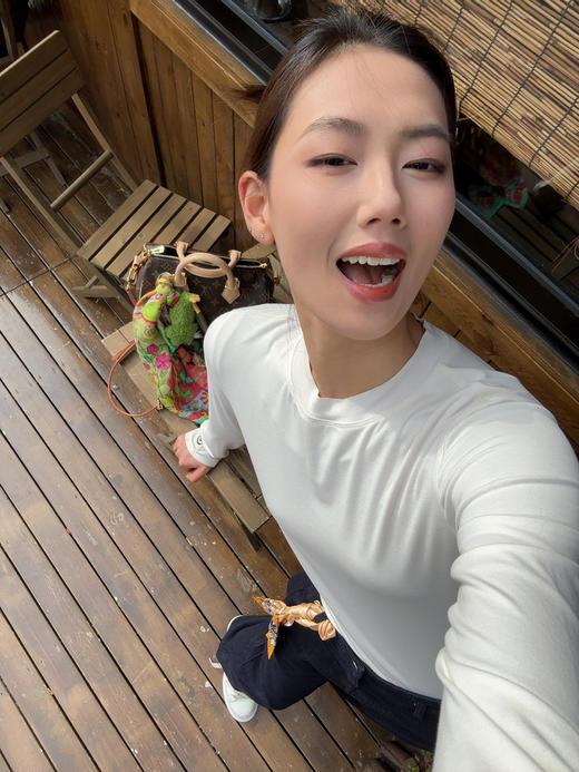 【纸片人系列】噢蜜ooomeooo高弹修身正肩月亮刺绣长袖t“限时赠送丝巾” 商品图10