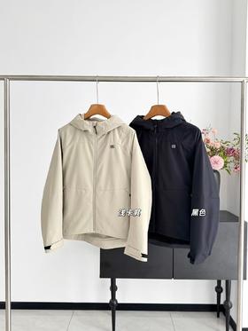 点此购买 可隆春秋季女士防风防泼水连帽冲锋衣 bk 341611