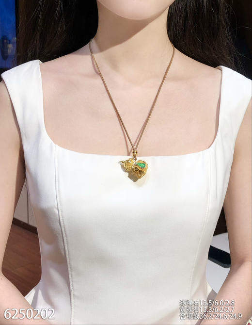 6250202，高冰木纳阳艳绿葫芦吊坠。具体价格微信咨询 商品图4