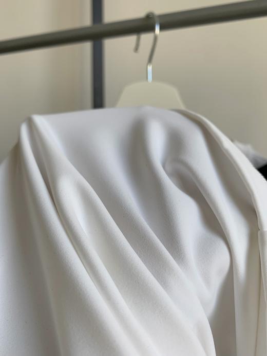 点此购买 迪桑特春秋季男士内搭长袖T恤 bk 341641 商品图9