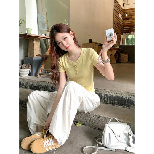 <曾小咸推荐>韩系亨利领刺绣修身短袖t恤女【预售款，预计3-15天！！】 商品图3