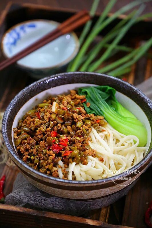 酸豆角肉丝拌面（中辣）