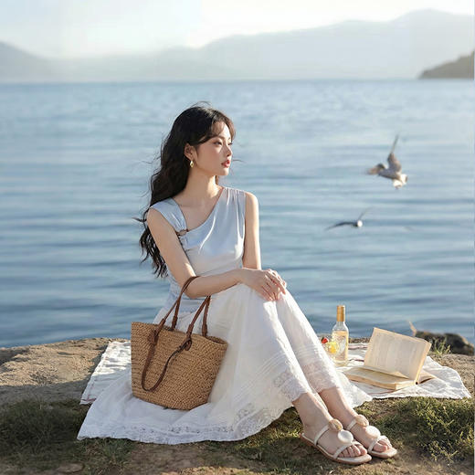 西遇白色蕾丝半身裙女2026年春季新款松紧腰设计感中长款A字裙E0060186 商品图2