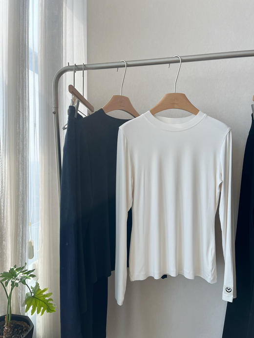 【纸片人系列】噢蜜ooomeooo高弹修身正肩月亮刺绣长袖t“限时赠送丝巾” 商品图12