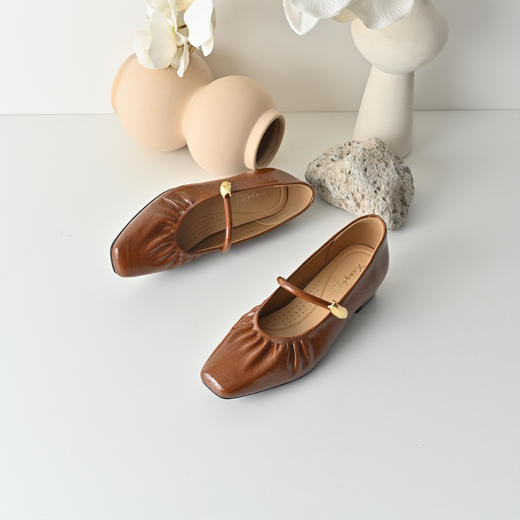 经典鲨2026年春专柜新品3.5cm中粗跟法式复古浅口方头单鞋女KW89-617071 商品图2