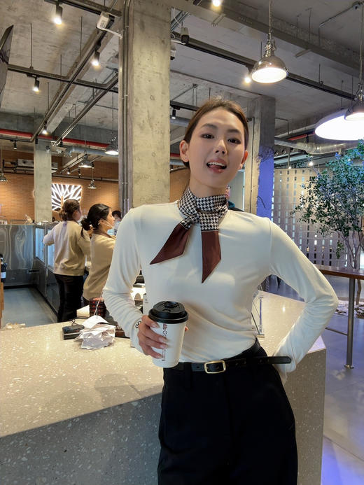 【纸片人系列】噢蜜ooomeooo高弹修身正肩月亮刺绣长袖t“限时赠送丝巾” 商品图6