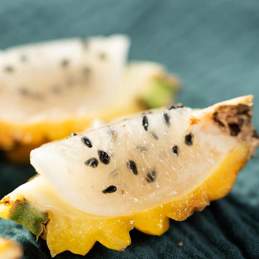 【排单发货】燕窝果丨又名麒麟果，也叫黄龙果、吉祥果。属典型的热带植物，果肉呈透明，汁丰润喉，果肉结构呈细丝状，滑如燕窝，味清甜、甜度皆在18度以上，富含维C、花青素等。顺丰快递 商品图1