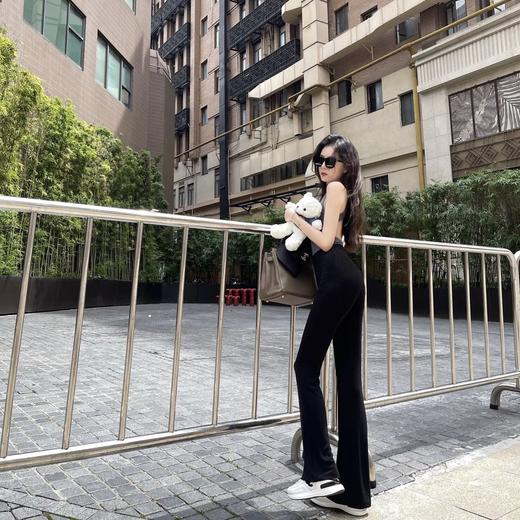 Coco Aaliyah春夏升级款显瘦马蹄裤 面料舒适高弹 内里包边工艺密实整齐 经典微喇裤型显瘦显高 百搭不挑人 商品图1