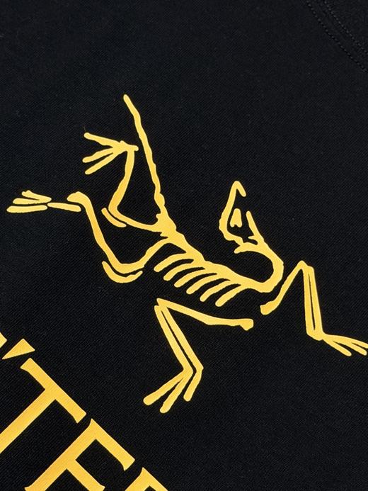 点此购买 始祖鸟Arc'word Logo春夏季男女款黑金字母印花圆领短袖T恤 ye 341645 商品图14