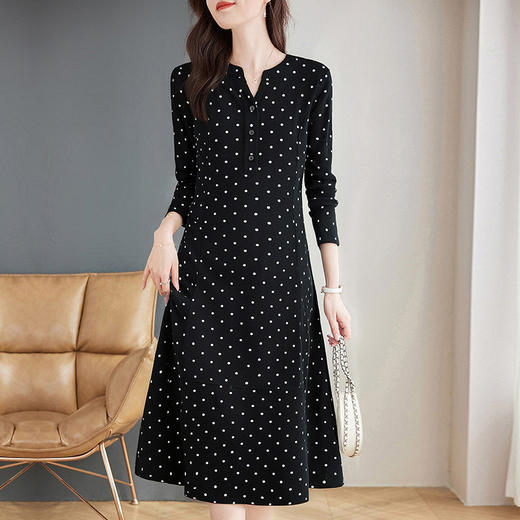 早春波点长袖连衣裙女春装2026新款洋气大码V领女士裙子高级感 商品图4