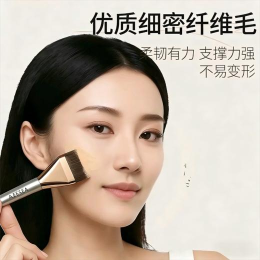 CZ【上新体验 自然轻薄 底妆神器】滋色月牙无痕粉底刷（刷子+刷头+保护套）（不参与任何满赠和加送礼） 商品图1