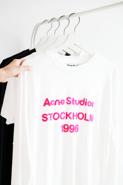 也太出片儿了，长袖+短袖一起。胸口字母印花港风圆领t恤E030958 商品图4