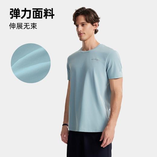 诺诗兰 向岩II男式圆领短袖T恤  采用UPF50+防晒科技，户外出行更安心。面料吸湿速干，搭配高弹力设计，穿着舒适自在。NTSGT5323E 商品图4
