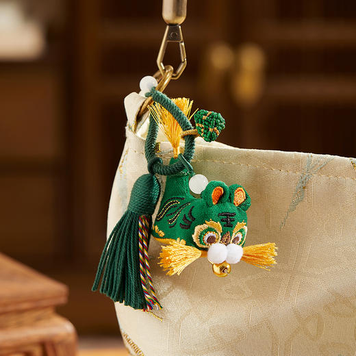 【故宫挂件】艾虎送福非遗手工艾草香囊小老虎挂件端午节礼物伴手礼 商品图5