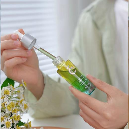 【洋甘菊精华油】赠积雪草舒缓精华水1瓶。不添加任何激素香精。以油养肤，小分子精华油，不粘腻不油腻，可搭配保湿产品/粉底液一起用，告别卡粉 商品图3