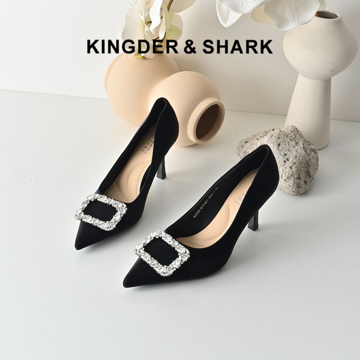 经典鲨2026春专柜款红色优雅尖头水钻6cm新中式婚鞋高跟鞋女KW230-617021