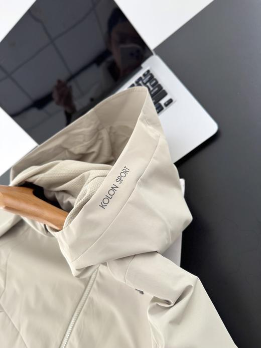 点此购买 可隆春秋季女士防风防泼水连帽冲锋衣 bk 341611 商品图14