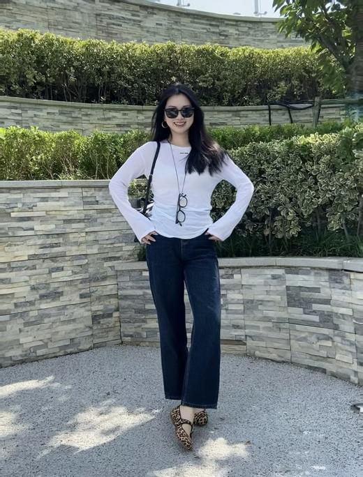 一店k （活性染工艺！）26早春新款！被狂夸的微喇牛仔裤！精致到每一个细节！原色牛仔配黄色明线撞色复古感拉满！版型无敌，上身时髦精即视感！九分微喇显得腿又细又长！梨形、小粗腿都能完美适配！闭眼冲！ 商品图2