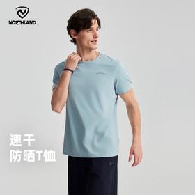 诺诗兰 向岩II男式圆领短袖T恤  采用UPF50+防晒科技，户外出行更安心。面料吸湿速干，搭配高弹力设计，穿着舒适自在。NTSGT5323E