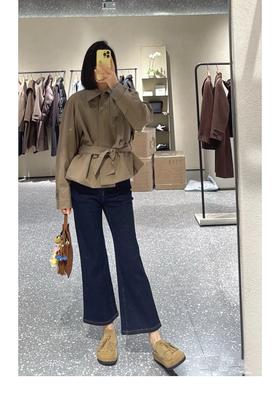 一店k （活性染工艺！）26早春新款！被狂夸的微喇牛仔裤！精致到每一个细节！原色牛仔配黄色明线撞色复古感拉满！版型无敌，上身时髦精即视感！九分微喇显得腿又细又长！梨形、小粗腿都能完美适配！闭眼冲！