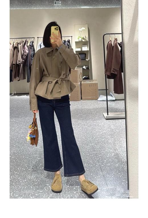 一店k （活性染工艺！）26早春新款！被狂夸的微喇牛仔裤！精致到每一个细节！原色牛仔配黄色明线撞色复古感拉满！版型无敌，上身时髦精即视感！九分微喇显得腿又细又长！梨形、小粗腿都能完美适配！闭眼冲！ 商品图0