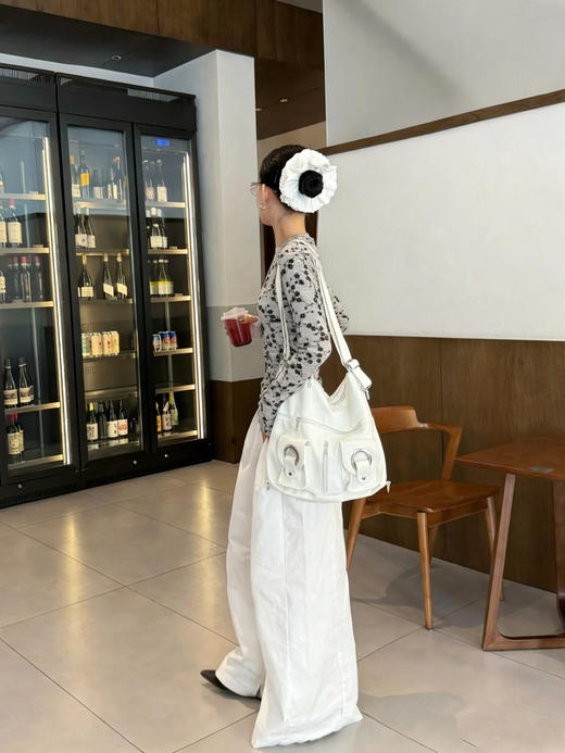 天猫同步【私藏尖货！】拉夏贝尔/La Chapelle复古文艺植绒碎花设计长袖T恤柔软圆领百搭长袖打底衫 商品图8